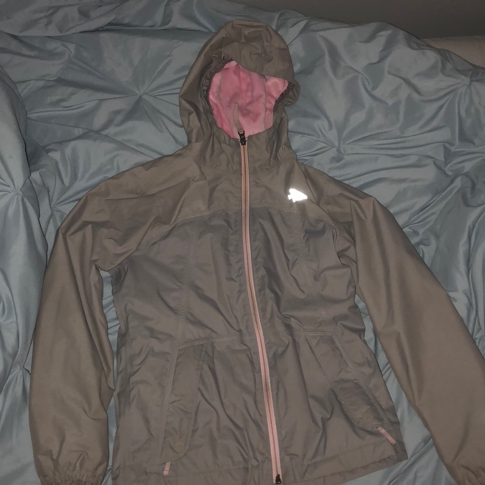 North Face Jacket. MAKE OFFERS IF NEEDED!! :)